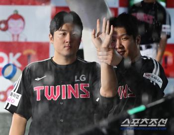  Moon Bo-kyung and Song Seung-gi, raise your hand