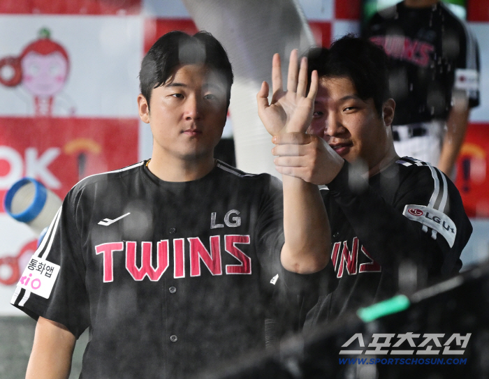 Moon Bo-kyung and Song Seung-gi, raise your hand