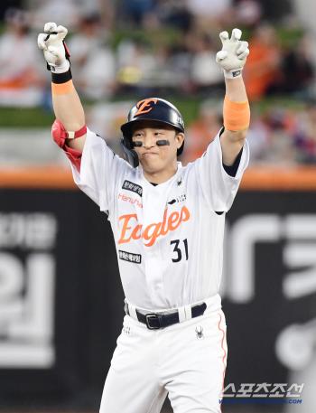  Son Ah-seop's two-run double