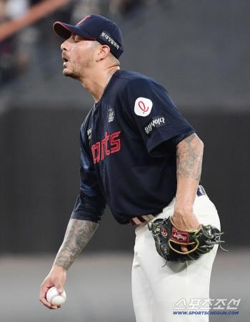  Velazquez allowed 2 consecutive hits and 5 runs