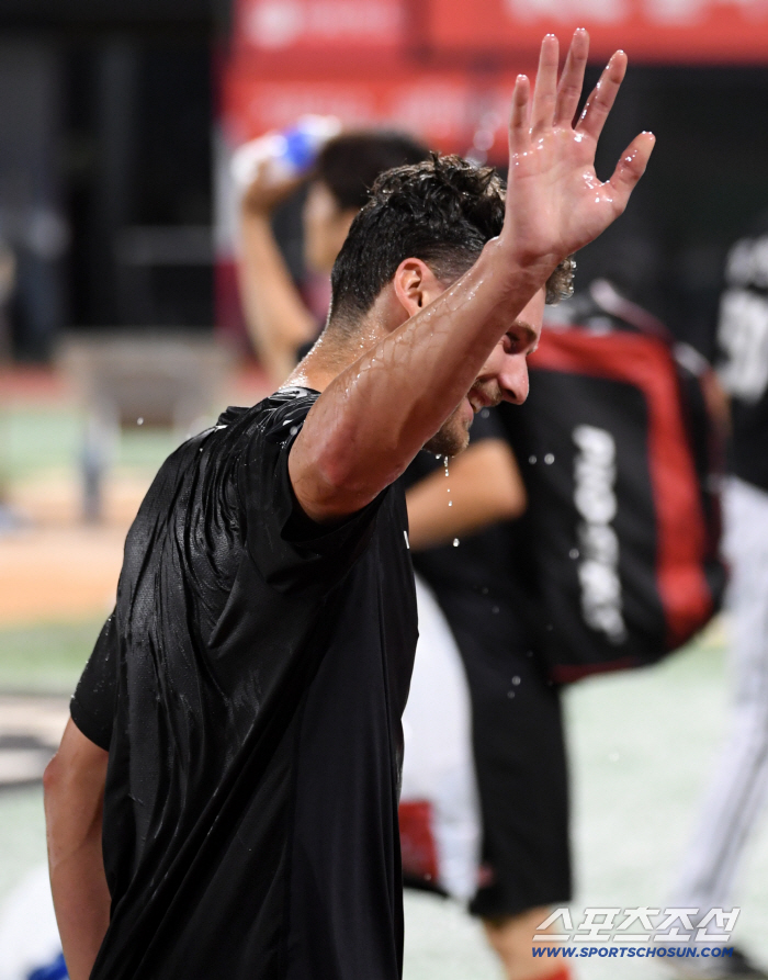 A player who fits the Korean style these days...77 pitches and 7K perfect debut in 7 innings, did the winning contractor appear