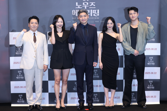  Shin Seung-ho in a priest's suit → Jeon So-min, a bright-eyed telegraphist...Only God, Summer Theater Decorations (Roundup)