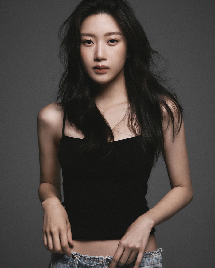 What can't you do?Moon Ga-young to be the sole MC of Band Survival Steel Heart Club 