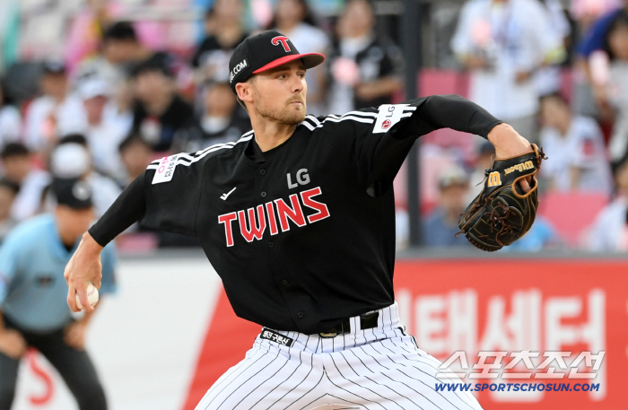 Wilson, Kelly, Suarez, and Flutko couldn't do it either. 7 scoreless innings on debut. The new lucky dog has done it. I'll be better at 152 km speed in the seventh inning. 