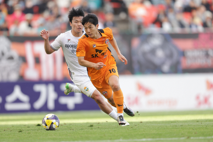 Coach Bae Soo-jin and Kim Hak-beom, who are important to lose consecutive games...Jeju, Liberation Day Blood Fight Gangwon Boundary