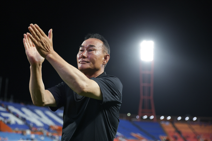 Coach Bae Soo-jin and Kim Hak-beom, who are important to lose consecutive games...Jeju, Liberation Day Blood Fight Gangwon Boundary