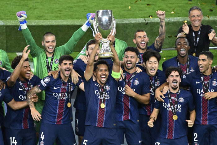 Crazy! What a big twist? The Super Cup, which became a revival show for Lee Kang-in, and the Joker appeared, scored a mid-range shot chase goal  a penalty shootout. PSG's first ever winner