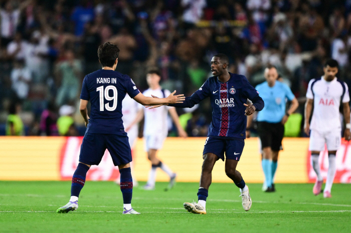 Don't cry guys, forever Tottenham man Son Heung-min consoling his old teammate frustrated by Super Cup upset loss..A good day will come soon