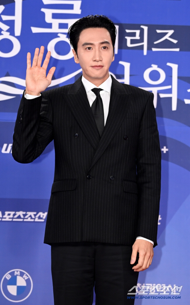 Lee Kwang-soo revealed his agency's exploitation. All the appearance fees were taken away, and high kick income was 0 won