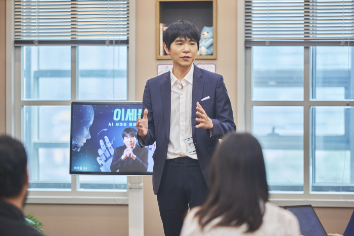 Lee Se-dol's office workers will be on season 2..'Genius Who Beat AI' Comedy Acting Challenge 