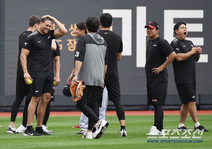 LG players are training, but Suwon KT match is canceled again, why?