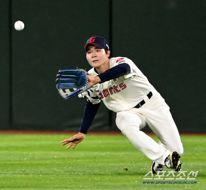 Lotte also took out the 1R rookie card...Kim Tae-hyun's debut first-team call-up → 3 players replaced