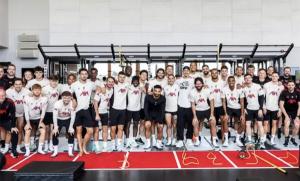 The love-hate striker who left for Saudi Arabia, the last group photo at the Liverpool training site, Hun  Moongle