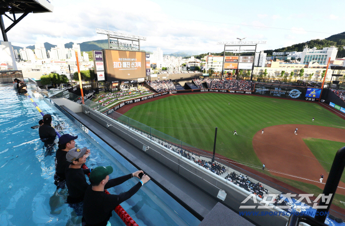  Daejeon Ball Park's 49th sold-out record in the season
