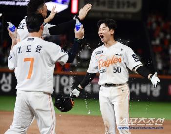  Lee Won-seok's thrilling walk-off in the bottom of the 11th inning