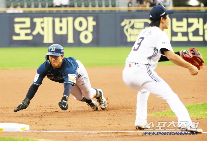  NC Choi Wonjun dug into third base