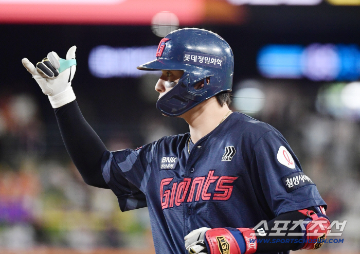  Yun Dong-hee's timely RBI to turn the game around in the eighth inning