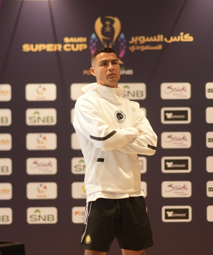 Ronaldo of the world will be in the second division of the Champions League? Asian brothers are moving up and down...Playing with Ronaldo is my lifelong dream