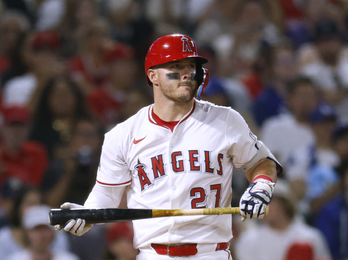 Trout left with only a smile, and he has to throw the best ball to the best batterRight after the 2nd round of the big match