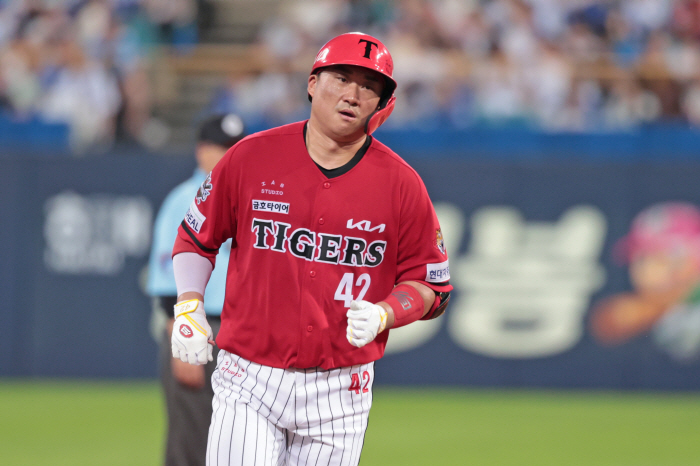 Two consecutive tiebreaker grand slams? Resurrection Wisdom, bases loaded  consecutive hits  6 RBIs, KIA Lapaxer's home run party, first sweep against Samsung, 5 consecutive losses (Daegu Review)