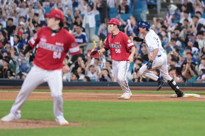 Two consecutive tiebreaker grand slams? Resurrection Wisdom, bases loaded  consecutive hits  6 RBIs, KIA Lapaxer's home run party, first sweep against Samsung, 5 consecutive losses (Daegu Review)