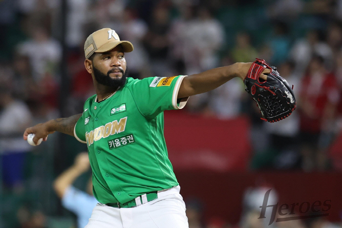 What would you have done if you didn't bring him? The savior of the last team without losing seven innings, stopping SSG from winning four consecutive games 