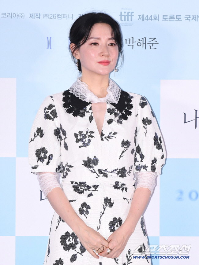 Lee Young-ae & Kim Young-kwang Join 'Chef & My Fridge' for 'Walking On Thin Ice' Promo