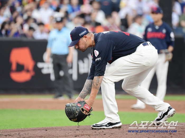 You've lost 5 points. Thumbs up? Fans who are reminded of Davidson with 10 wins and 5 lost points in the shock of the new Lotte foreign pitcher's debut game 