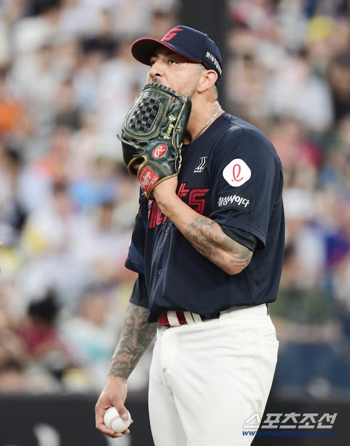 You've lost 5 points. Thumbs up? Fans who are reminded of Davidson with 10 wins and 5 lost points in the shock of the new Lotte foreign pitcher's debut game 