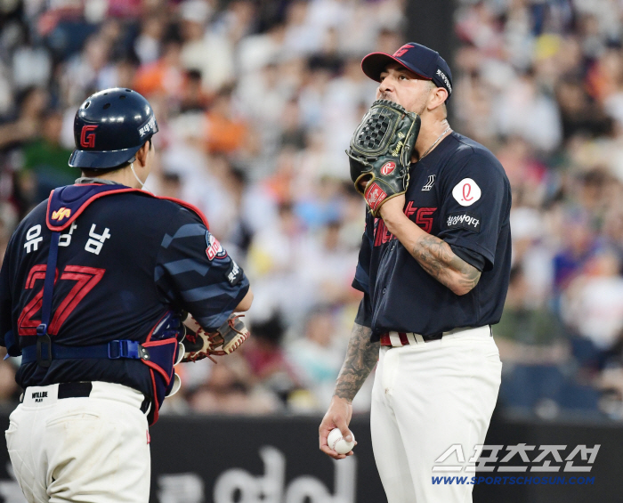 You've lost 5 points. Thumbs up? Fans who are reminded of Davidson with 10 wins and 5 lost points in the shock of the new Lotte foreign pitcher's debut game 