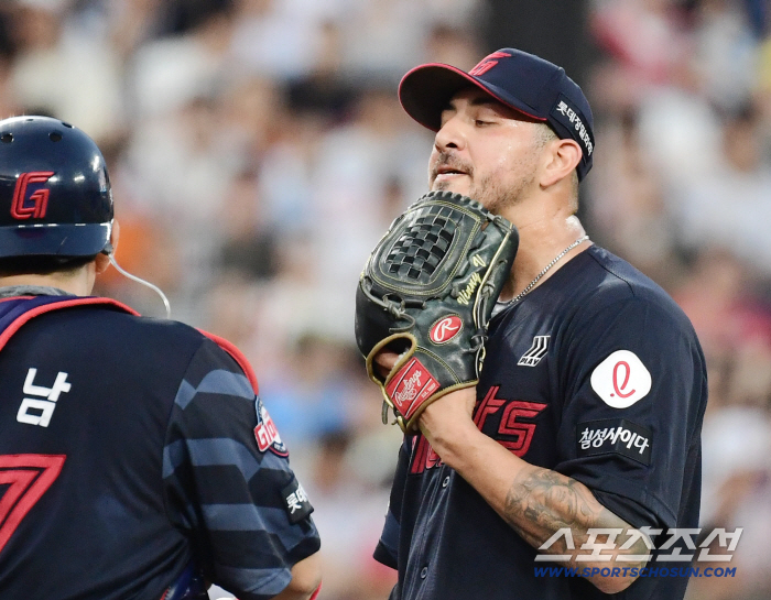 You've lost 5 points. Thumbs up? Fans who are reminded of Davidson with 10 wins and 5 lost points in the shock of the new Lotte foreign pitcher's debut game 