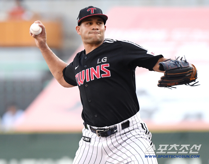 02 → 22 → 23 → 53 Park Dong-won came back with a three-run reverse in the 8th inning and Park Hae-min's defense. LG kept its No. 1 ranking