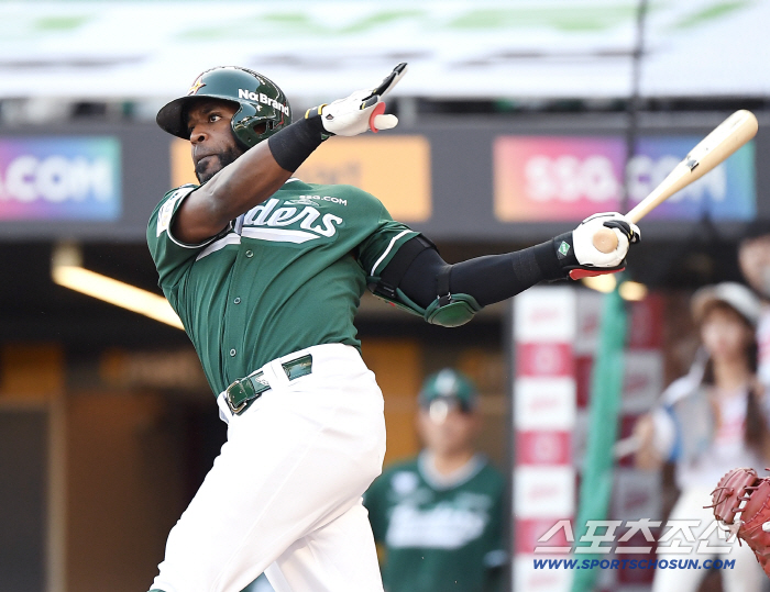 02 → 22 → 23 → 53 Park Dong-won came back with a three-run reverse in the 8th inning and Park Hae-min's defense. LG kept its No. 1 ranking