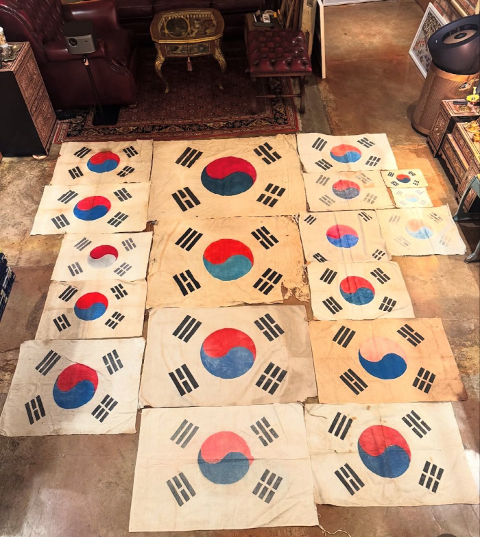 Bae Jung-nam Honors 80th Liberation Day With Vintage Taegeukgi Collection