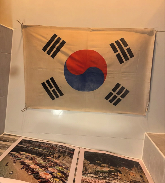 Bae Jung-nam Honors 80th Liberation Day With Vintage Taegeukgi Collection