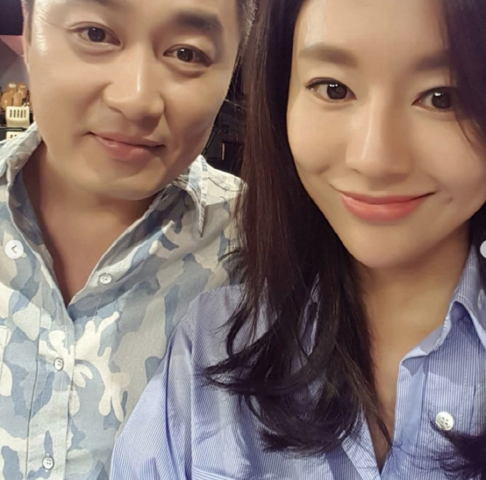 Cultoo Jung Chan-woo has been on hiatus for 8 years..Take a selfie with an actress. Stay healthy