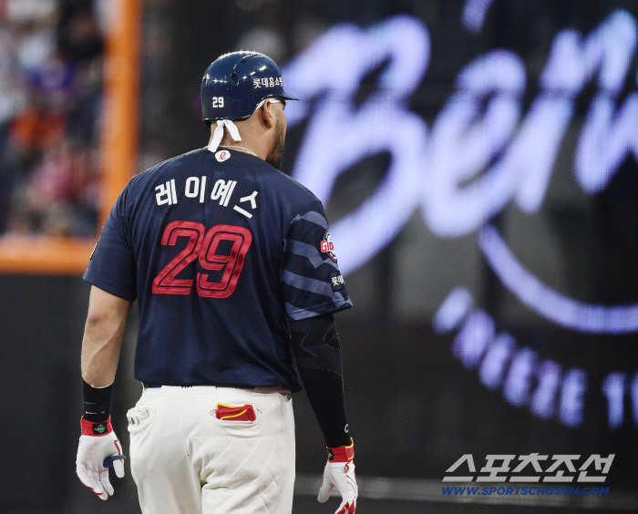 A double play Reyes vs. a tie-breaking solo po Liberato. Foreign batter is this important