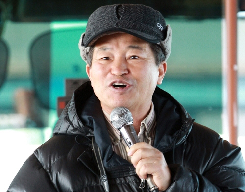 Dr. Yun Mu-bu, I told you about what he was doing three months ago..Dying from a cerebral infarction