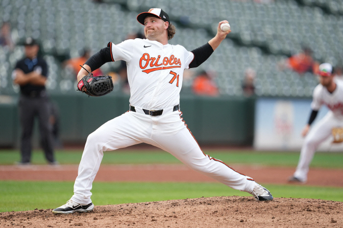 Failed to renew contract even with 13 wins → First ML start win → Added save the day after the hold. Will he succeed as a pitcher for the N.S. bullpen? 