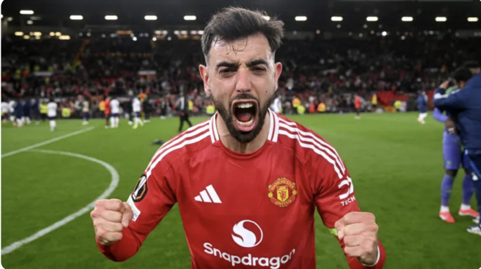 If Manchester United don't sell me, I'll stay at Manchester United. The only world class, crazy loyalty. I'll win every tournament