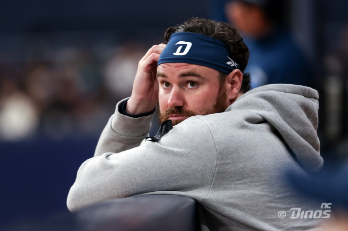 It's the 5th time this year! Former major leaguer who filled an annual salary of 1.4 billion won → Quick hook again...The head coach, who has a long way to go, is burning up. 