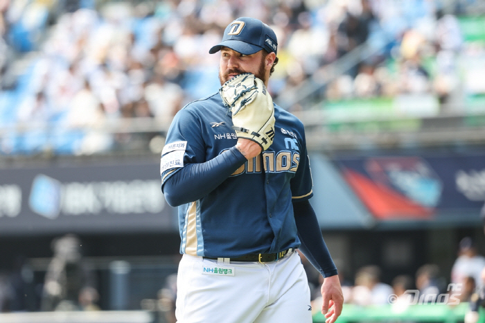 It's the 5th time this year! Former major leaguer who filled an annual salary of 1.4 billion won → Quick hook again...The head coach, who has a long way to go, is burning up. 