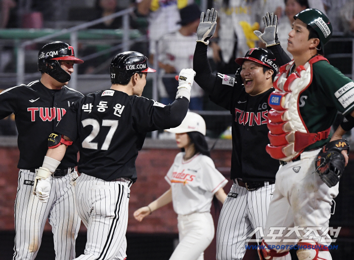 LG home run Park Dong-won's batting sense will rise, with the coach shaking the starter, the Aejeja breaking the finish and keeping the No. 1 come-from-behind victory