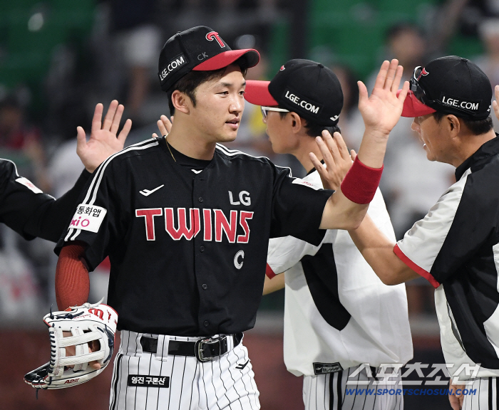 LG home run Park Dong-won's batting sense will rise, with the coach shaking the starter, the Aejeja breaking the finish and keeping the No. 1 come-from-behind victory