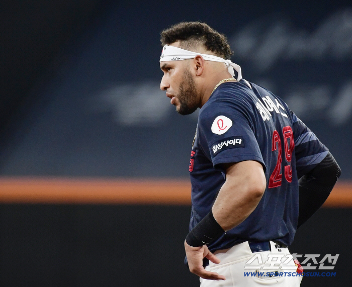 Lotte Shock 6 consecutive losses → In the 11th inning of extra time, he only wasted his heart...Goalless escape → Even the aftereffects of overtime bloodshed, cruel reality 