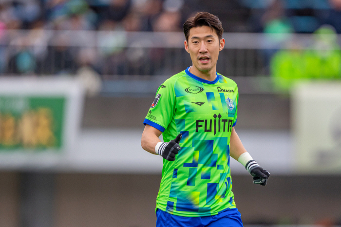 Why did you apologize for the 11th year of the J-League's lease on a Korean center back?