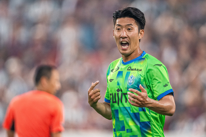  Why did you apologize for the 11th year of the J-League's lease on a Korean center back?
