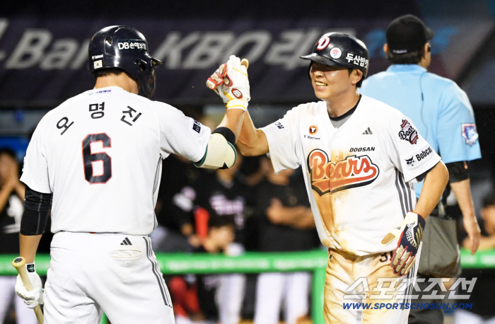 Oh my gosh! Ahn Jae-seok of Doosan Bears, good bye in the bottom of the 11th inning! → Terrible Throwing Mistake KIA flew 4th place right in front of me