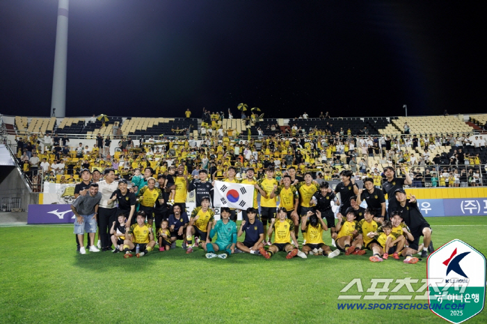 On the Liberation Day, Gwangyang Beol Honan's multi-goal Jeonnam beat Bucheon 2-1 to third-ranked Junho's Wedgegol Asan, Ansan, and won only 2-08 games 