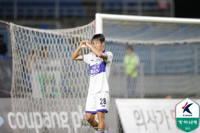 On the Liberation Day, Gwangyang Beol Honan's multi-goal Jeonnam beat Bucheon 2-1 to third-ranked Junho's Wedgegol Asan, Ansan, and won only 2-08 games 
